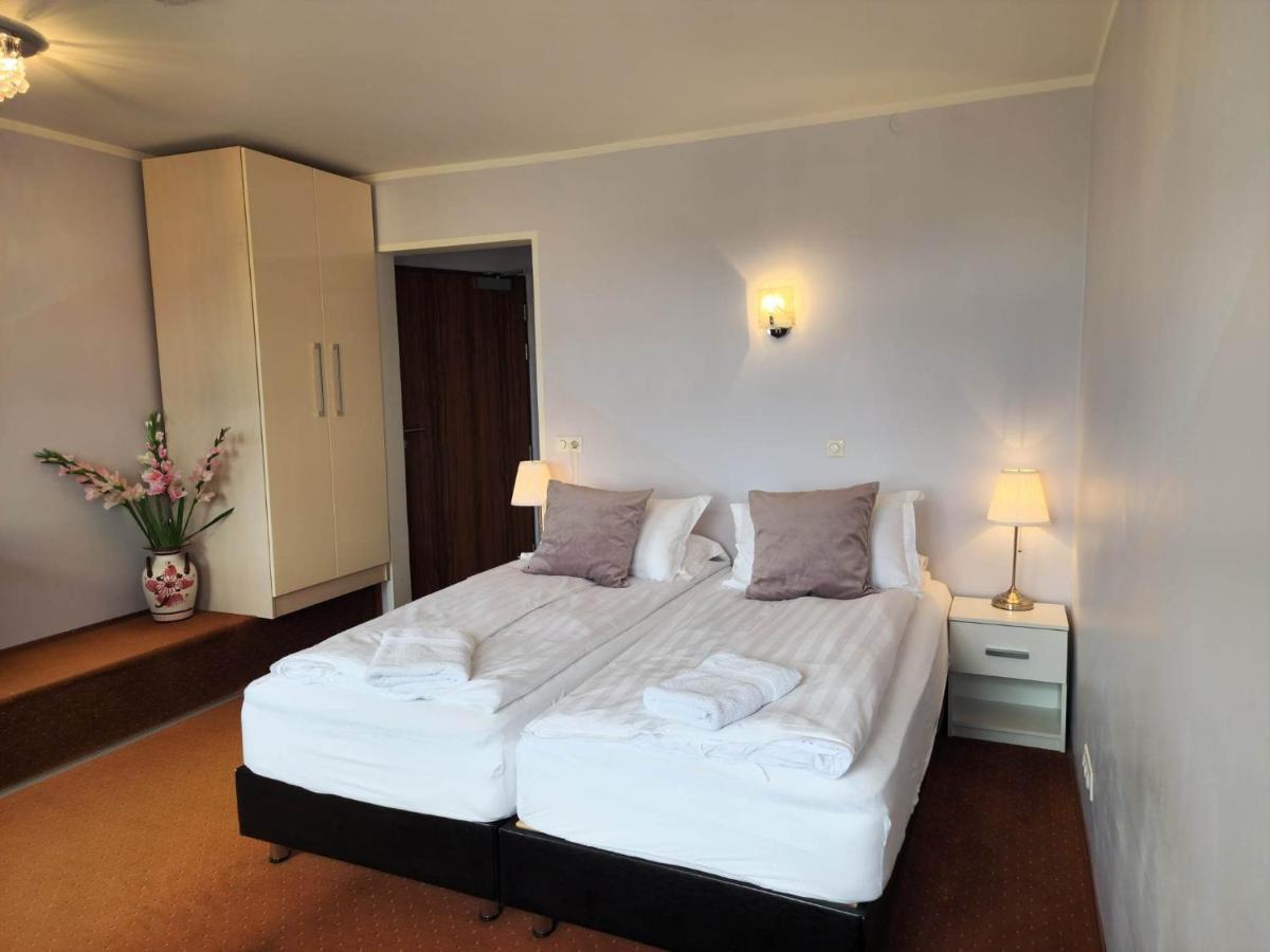 Kiljan Apartments & Rooms Блёндюоус Экстерьер фото